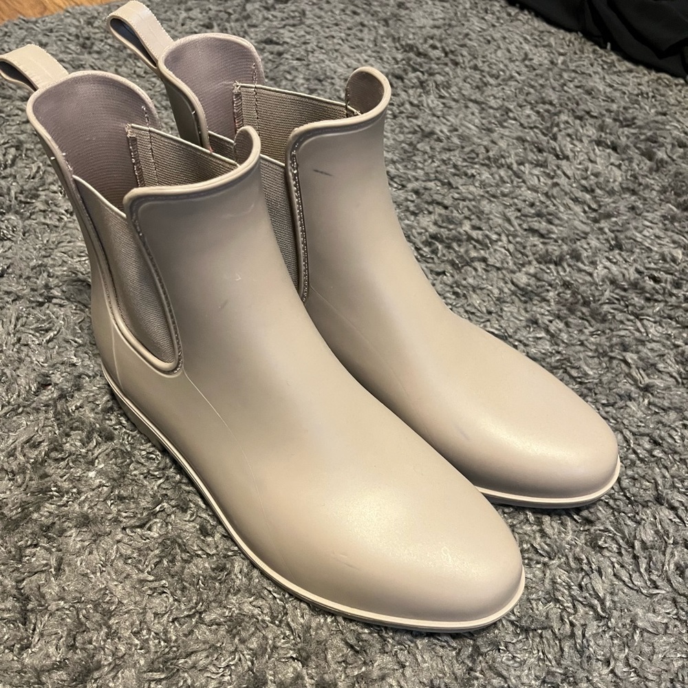 Light brown booties